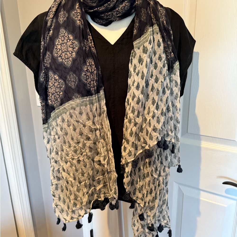 Navy and Cream Patterned Scarf